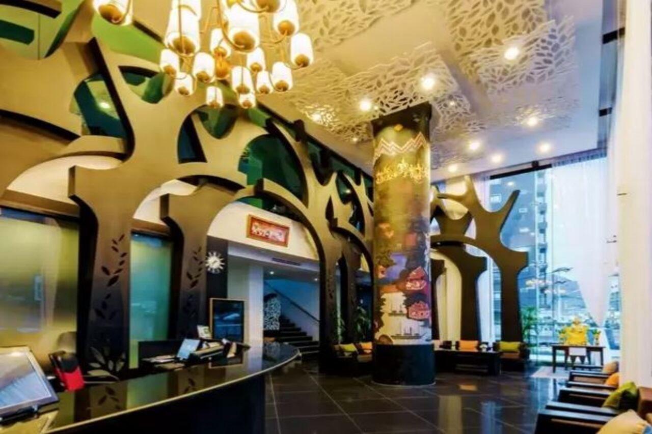 Raha Grand Hotel Patong Luaran gambar