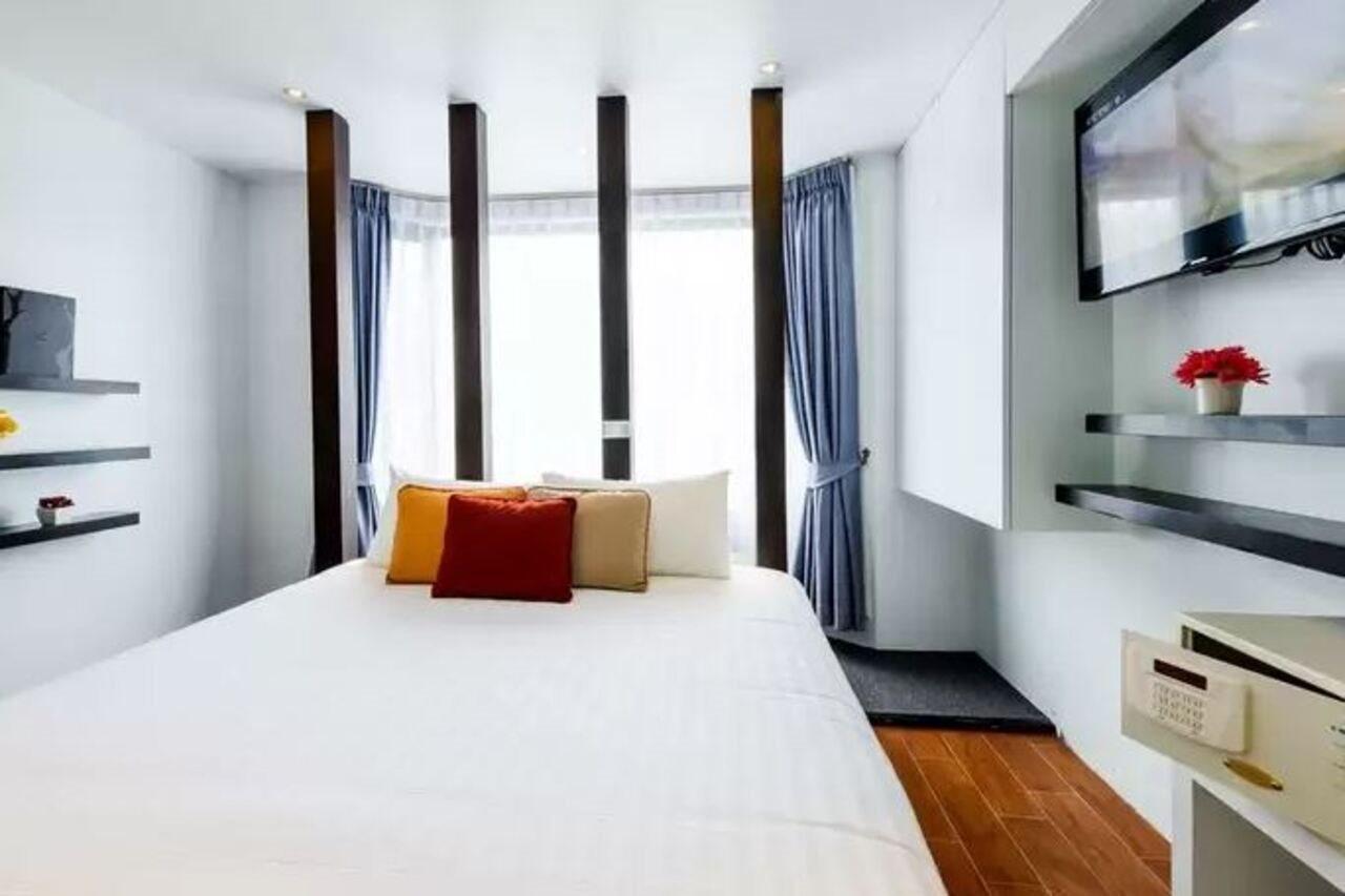 Raha Grand Hotel Patong Luaran gambar