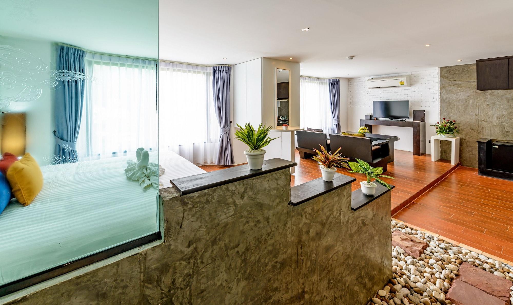Raha Grand Hotel Patong Luaran gambar