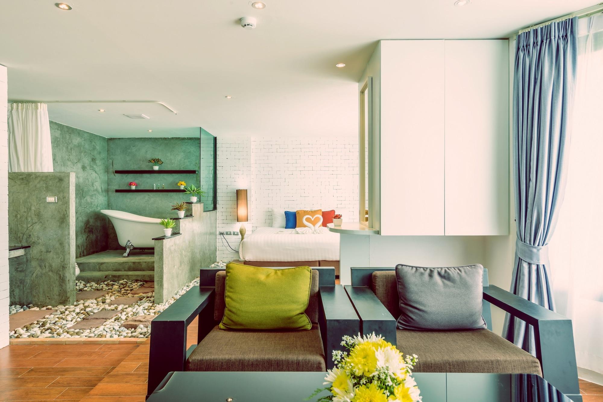 Raha Grand Hotel Patong Luaran gambar