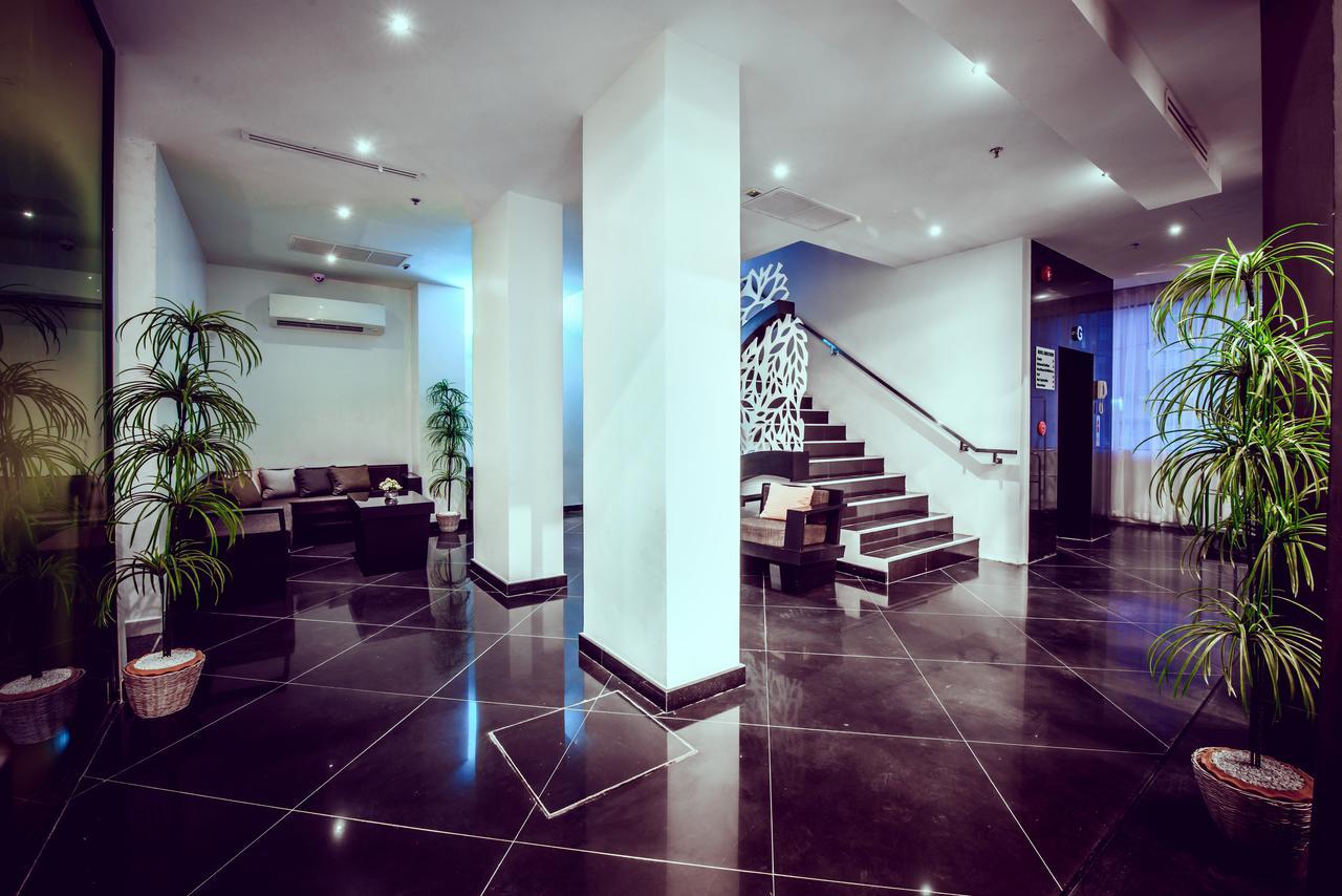 Raha Grand Hotel Patong Luaran gambar