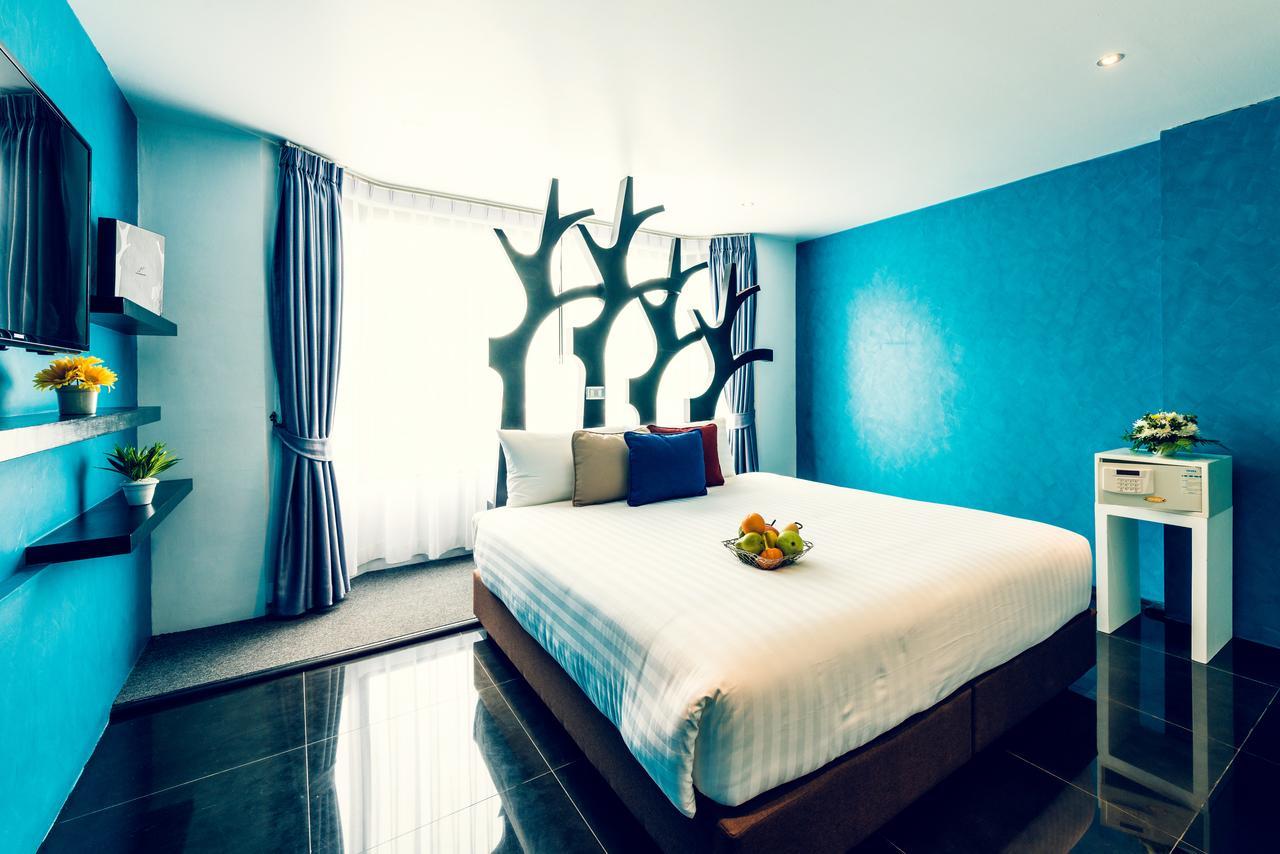Raha Grand Hotel Patong Luaran gambar