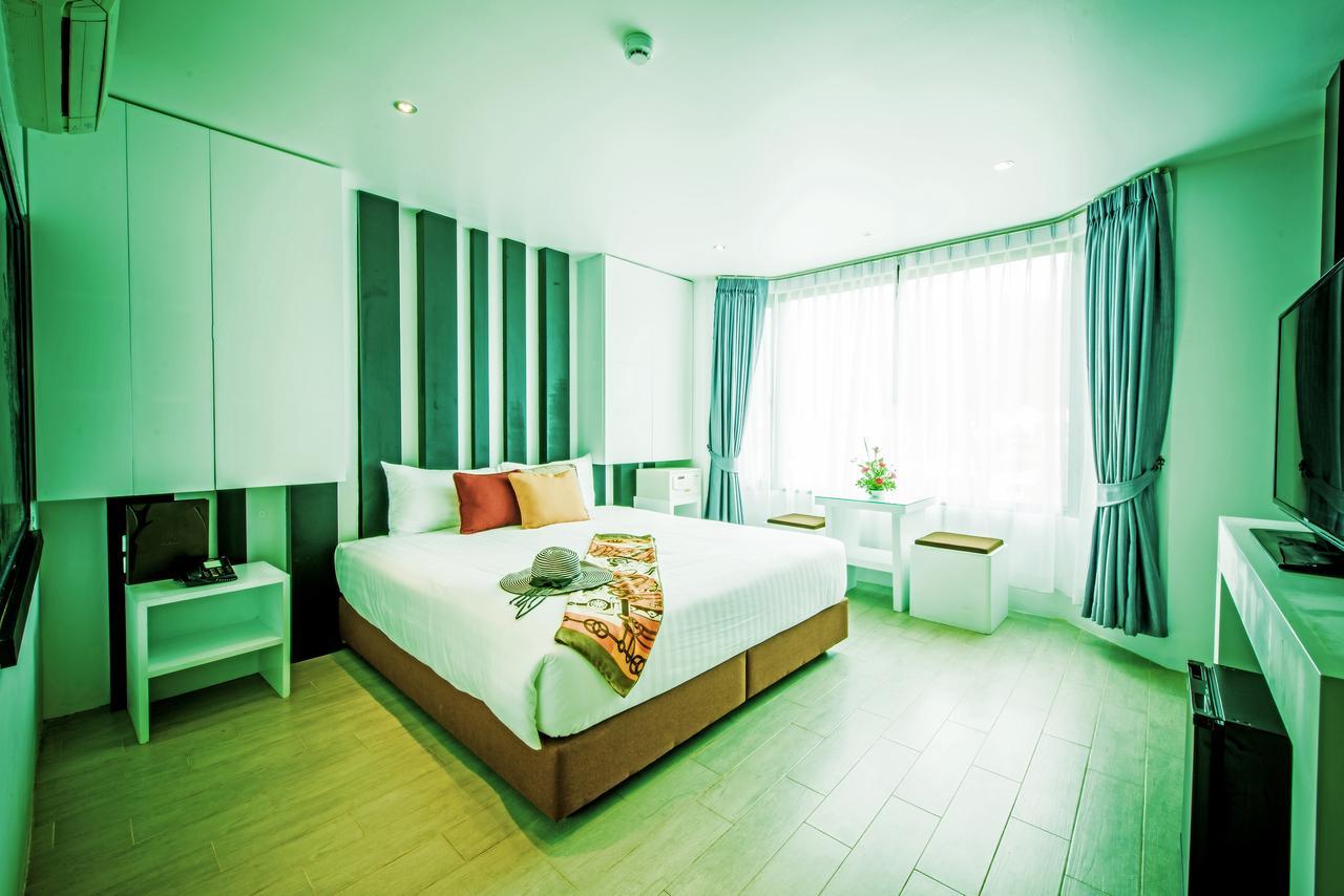 Raha Grand Hotel Patong Bilik gambar
