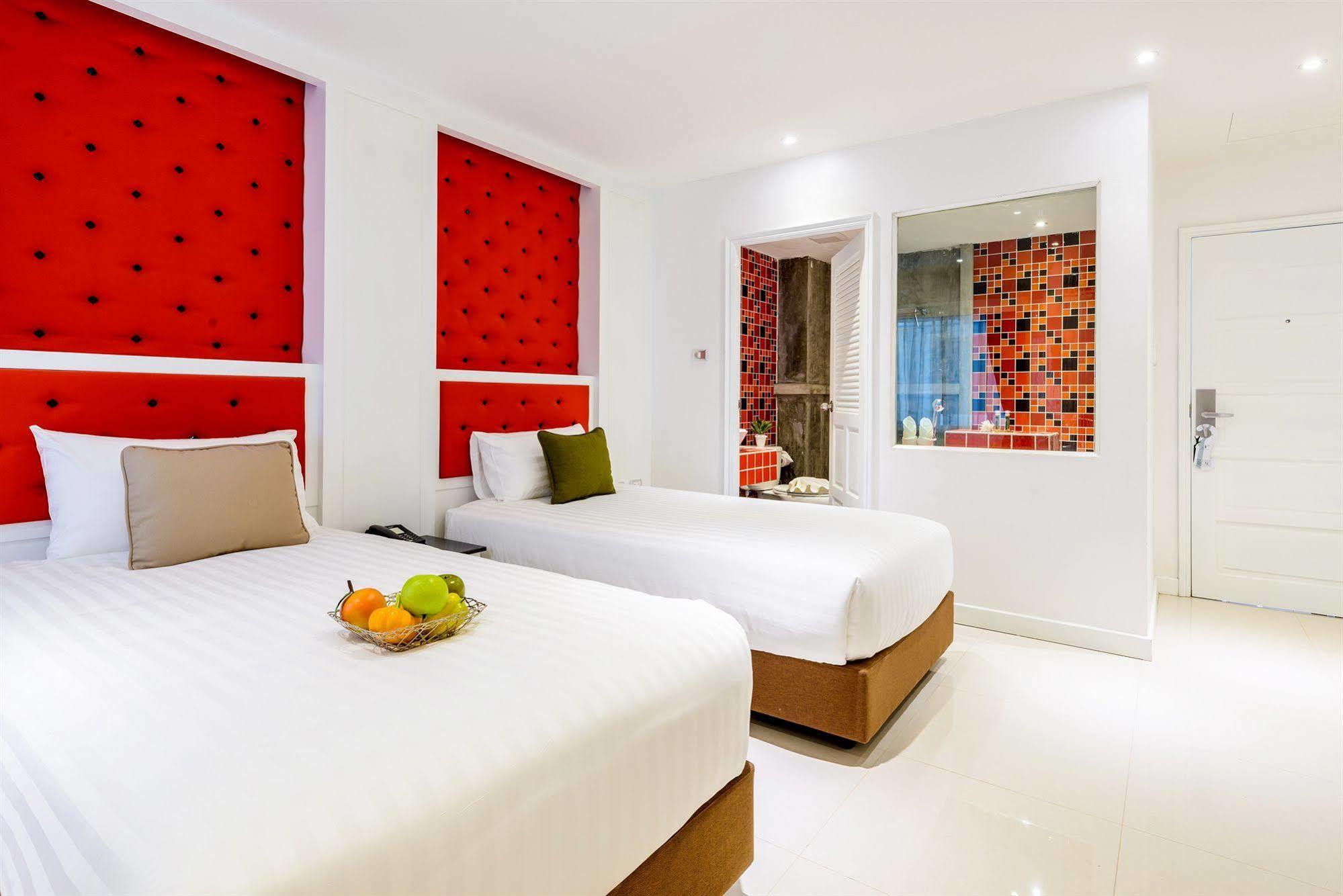 Raha Grand Hotel Patong Luaran gambar