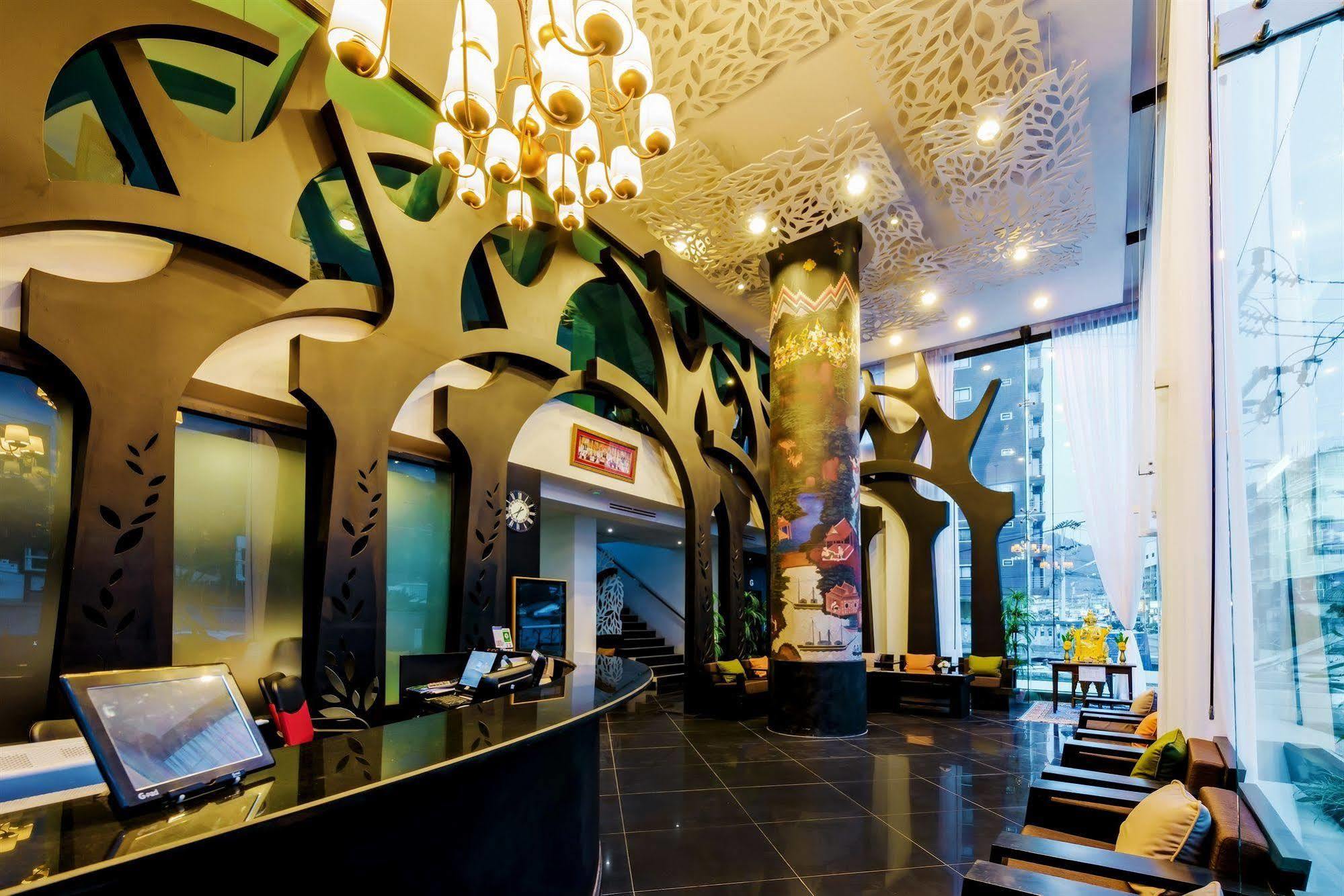 Raha Grand Hotel Patong Luaran gambar
