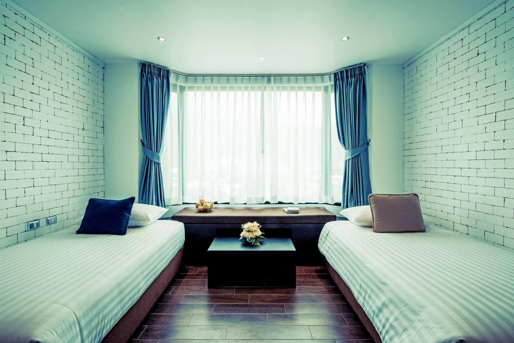 Raha Grand Hotel Patong Luaran gambar